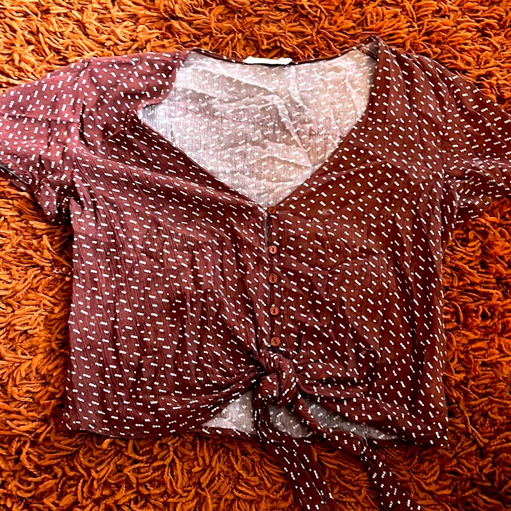 Burgundy tie front v neck tee